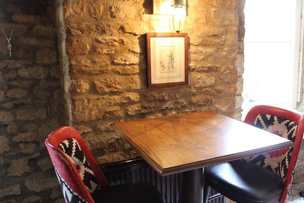 Отель The Woodstock Arms Экстерьер фото