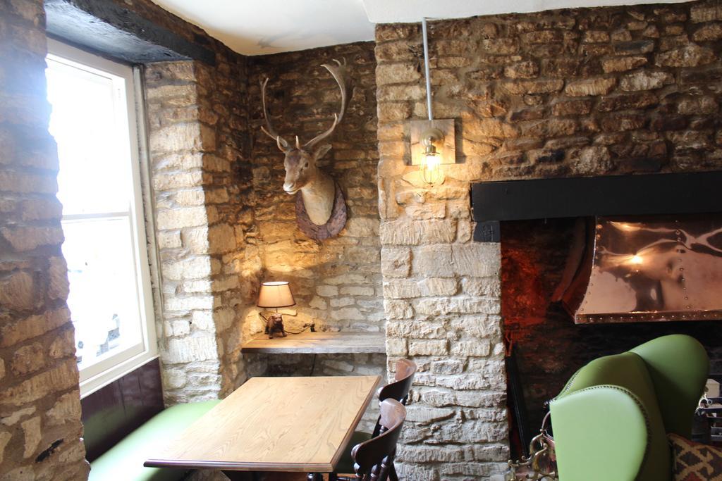 Отель The Woodstock Arms Экстерьер фото