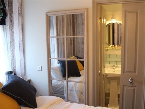Отель The Woodstock Arms Экстерьер фото