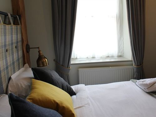 Отель The Woodstock Arms Экстерьер фото