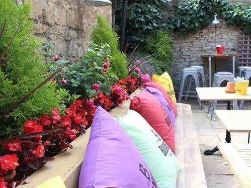 Отель The Woodstock Arms Экстерьер фото